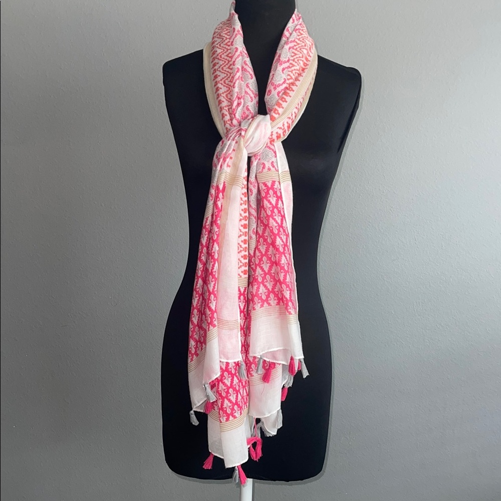 Elegant Pink and Cream Scarf